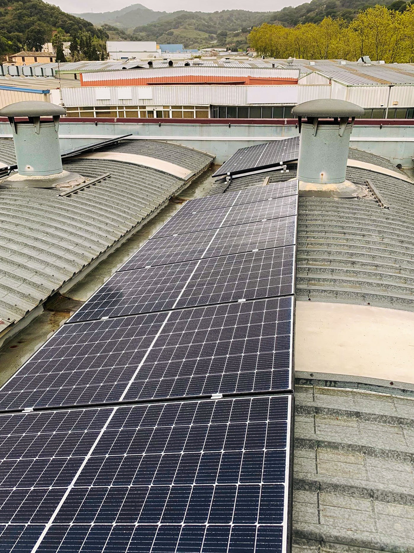 Placas fotovoltaicas en la fábrica de Arpe